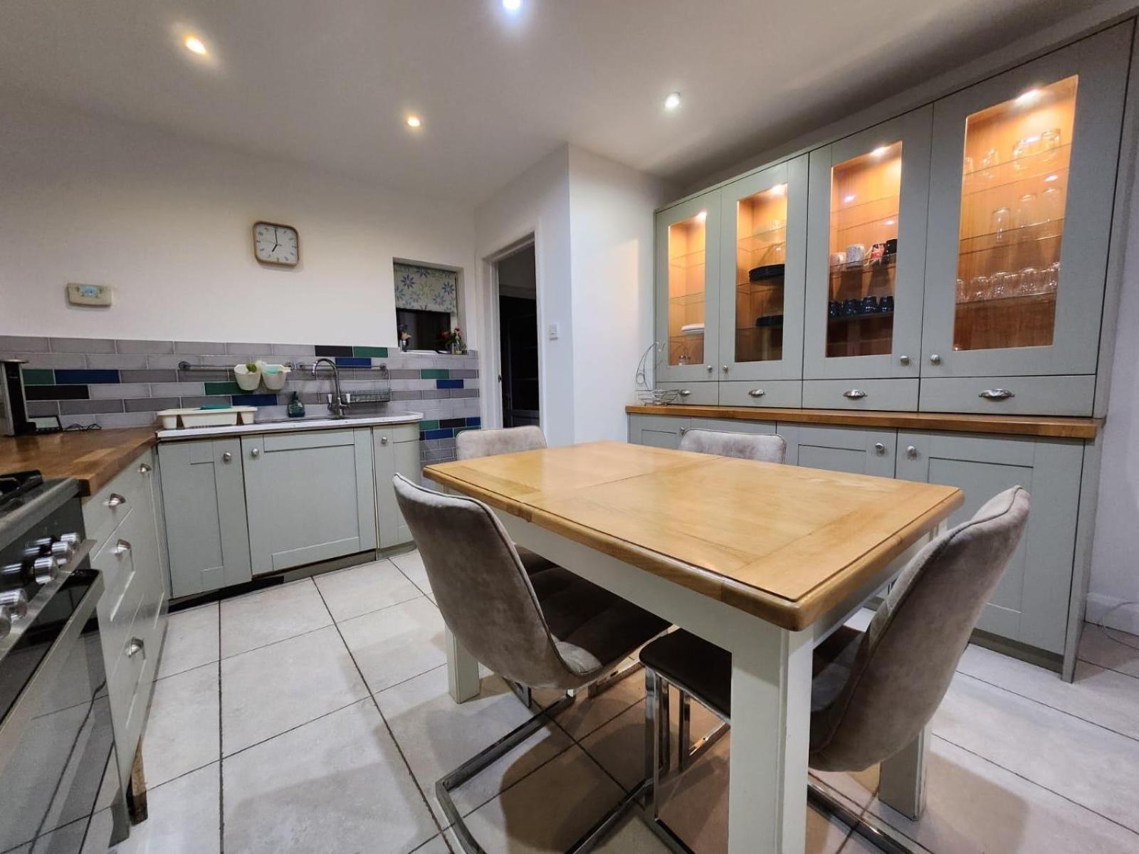 D Elmdon Homestay Shared 4 Bedrooms Birmingham Dış mekan fotoğraf