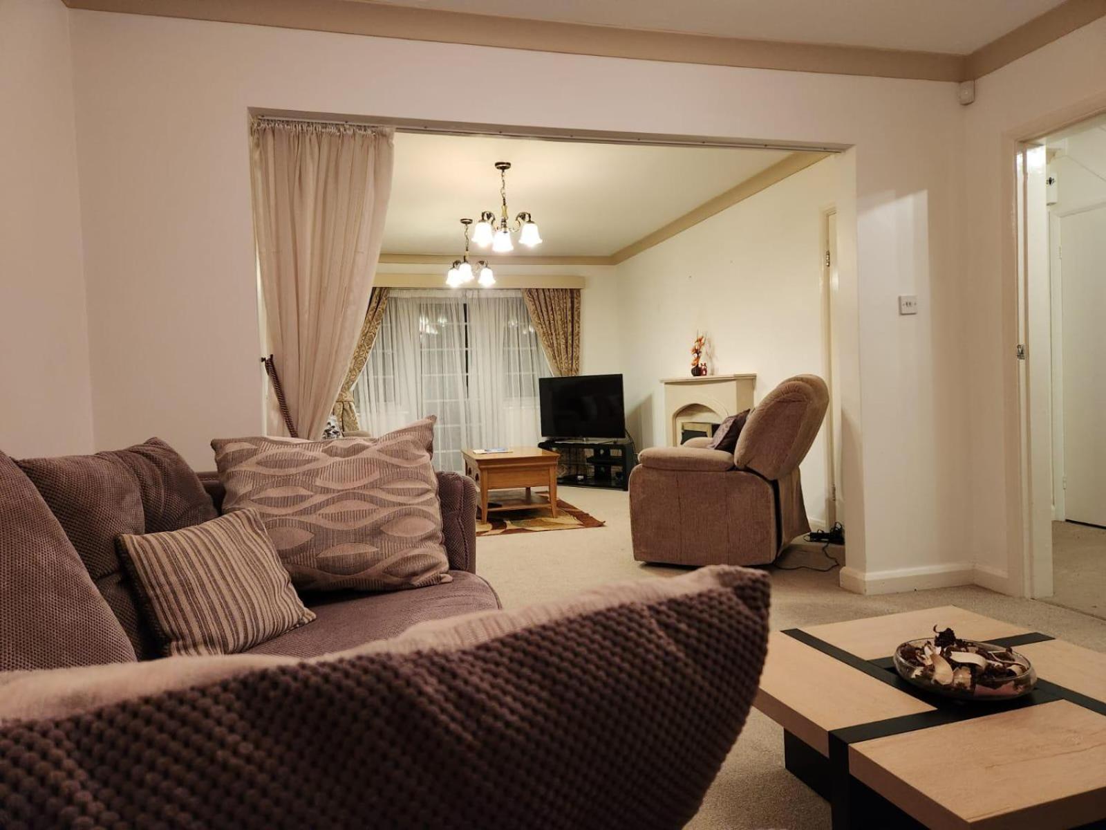D Elmdon Homestay Shared 4 Bedrooms Birmingham Dış mekan fotoğraf