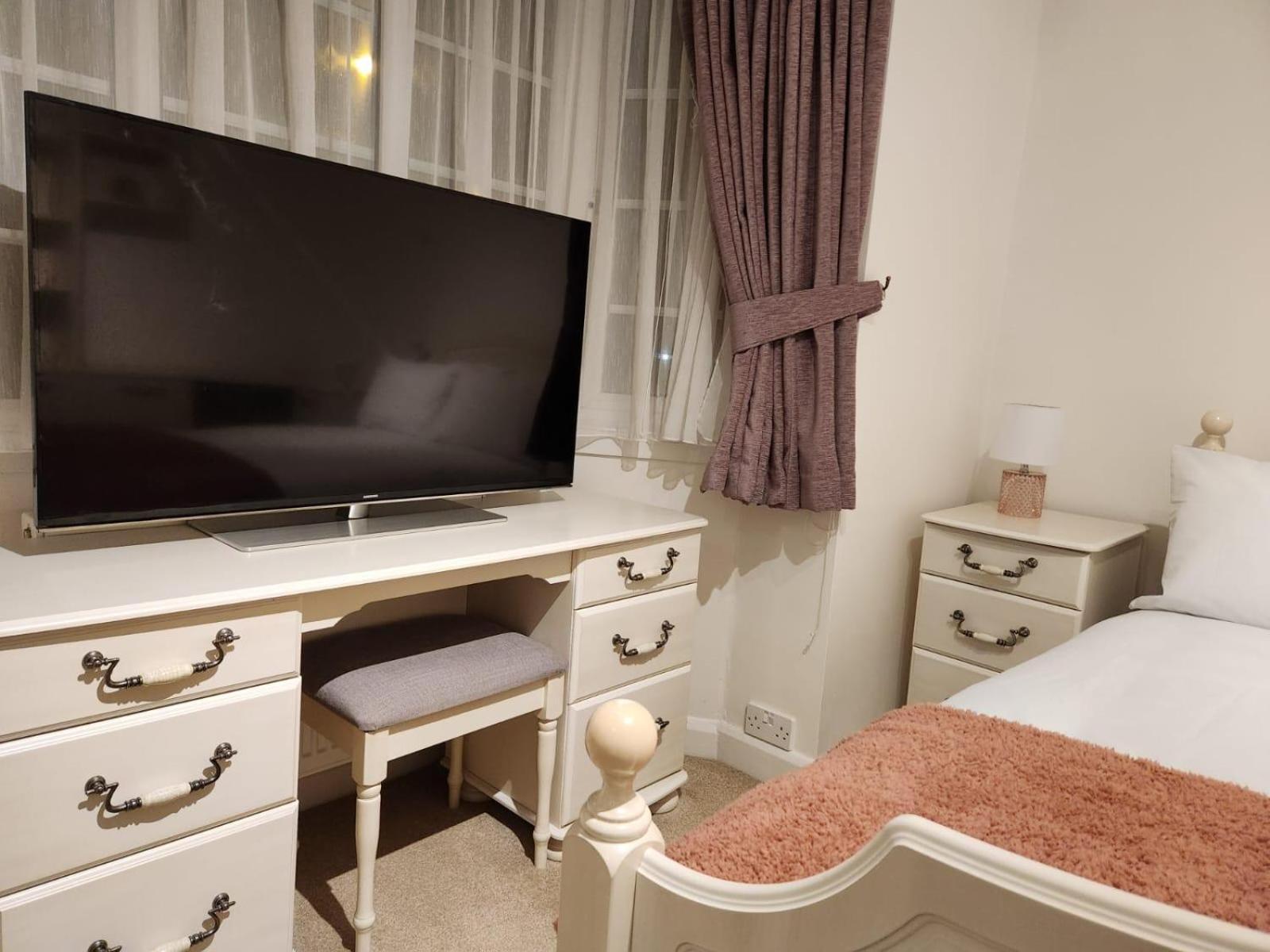 D Elmdon Homestay Shared 4 Bedrooms Birmingham Dış mekan fotoğraf