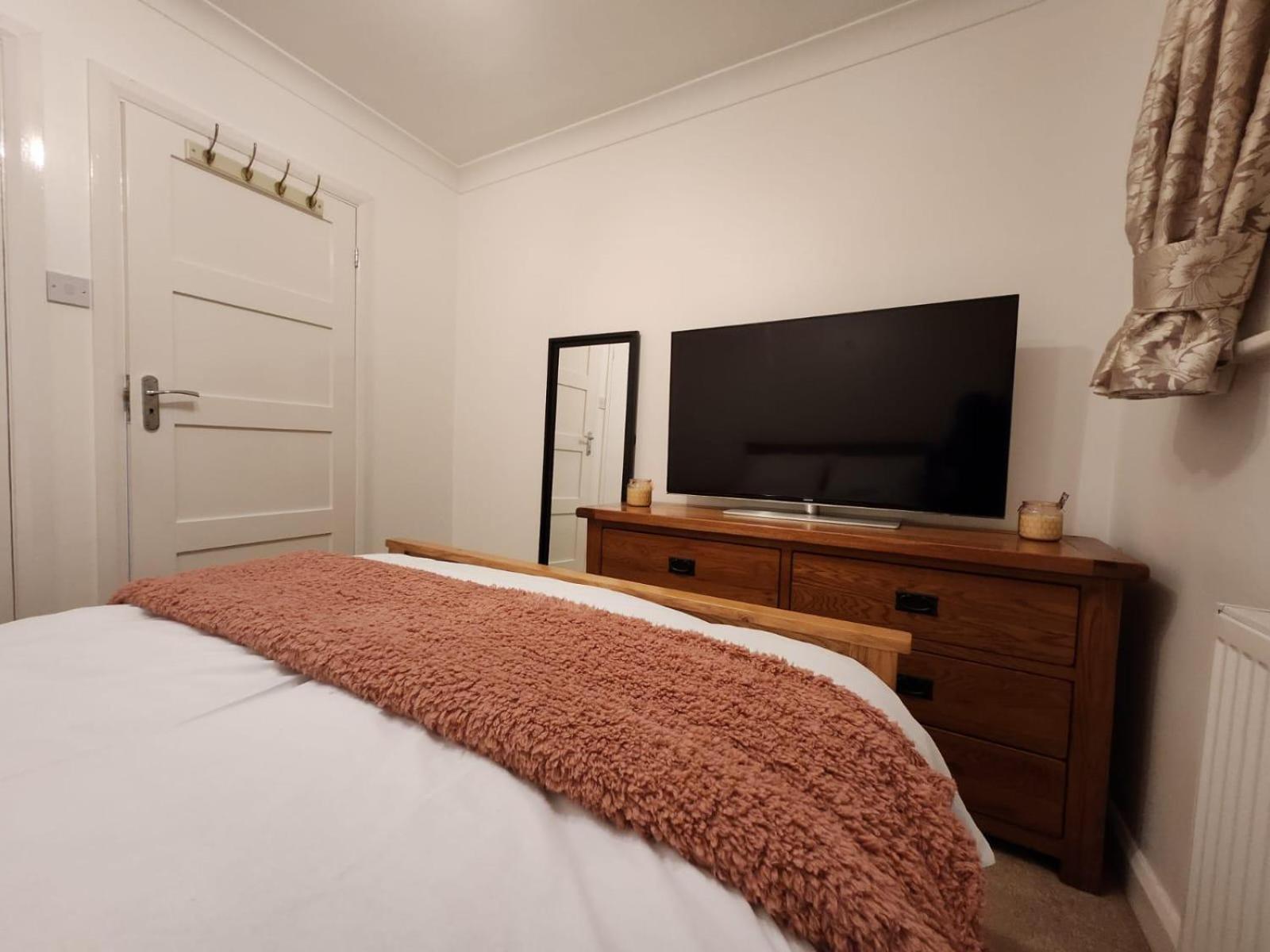 D Elmdon Homestay Shared 4 Bedrooms Birmingham Dış mekan fotoğraf