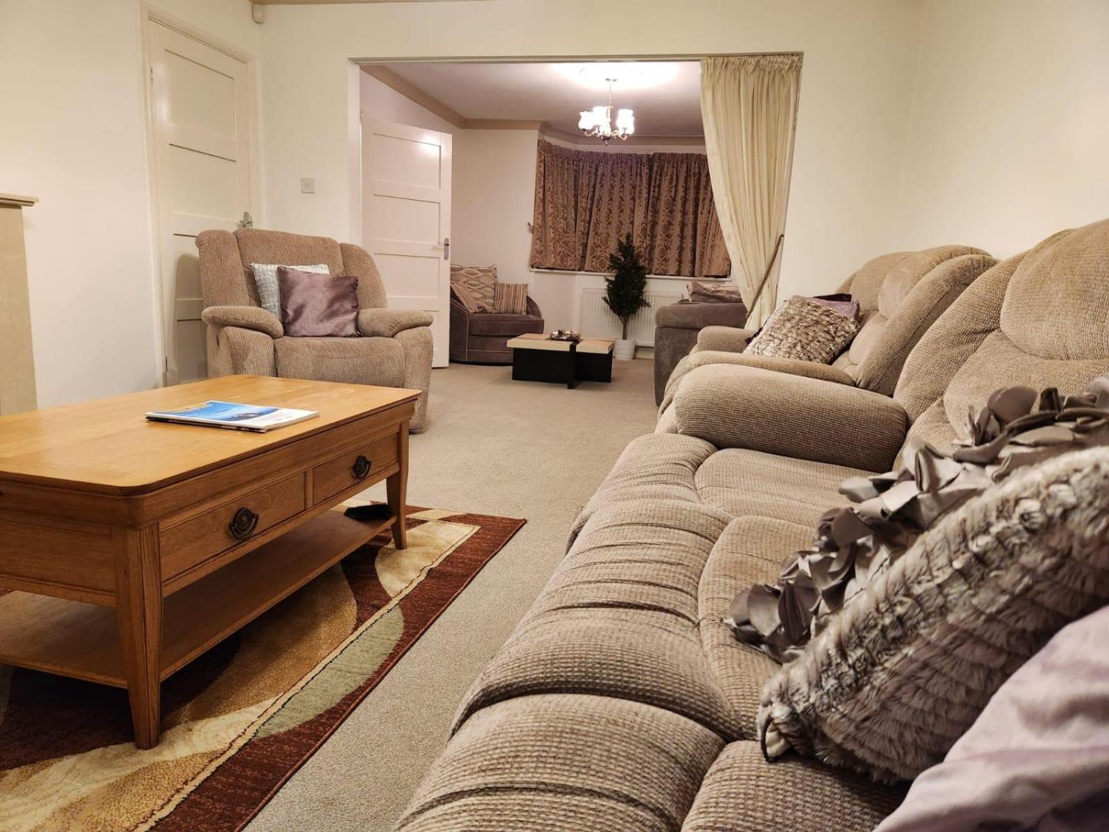 D Elmdon Homestay Shared 4 Bedrooms Birmingham Dış mekan fotoğraf