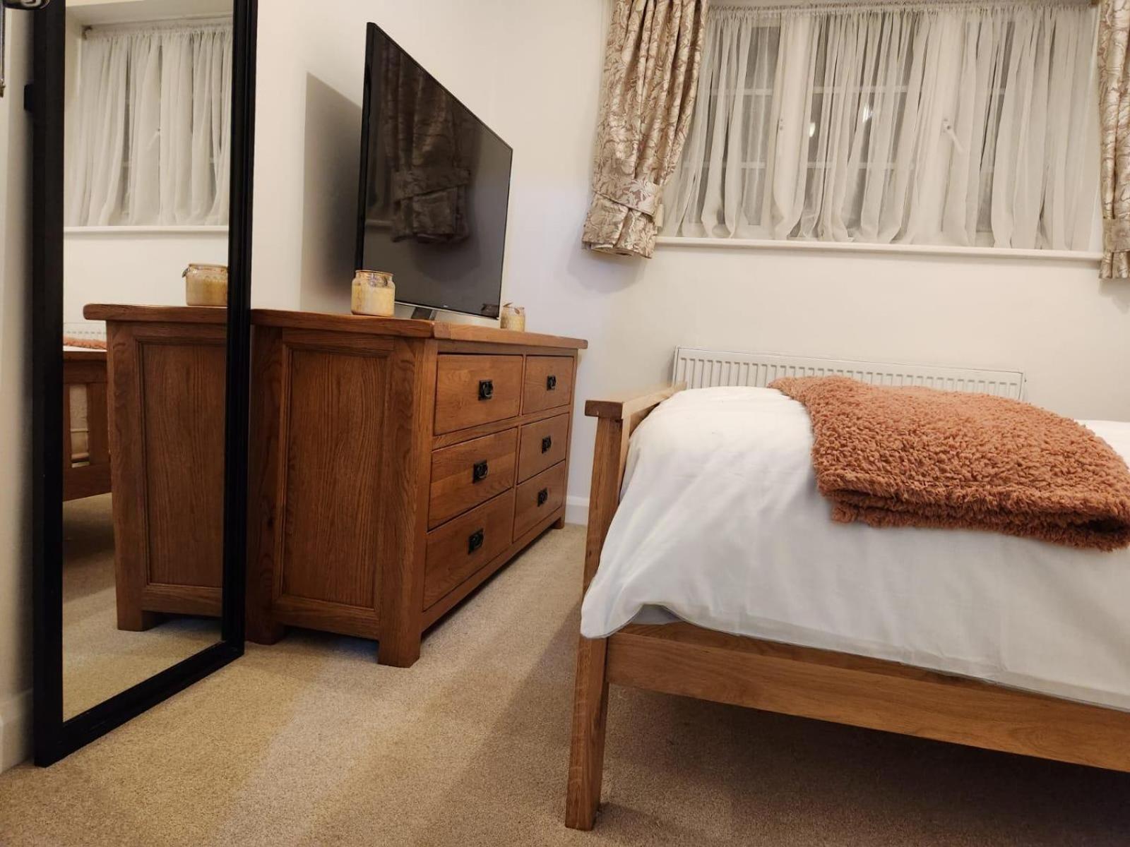 D Elmdon Homestay Shared 4 Bedrooms Birmingham Dış mekan fotoğraf