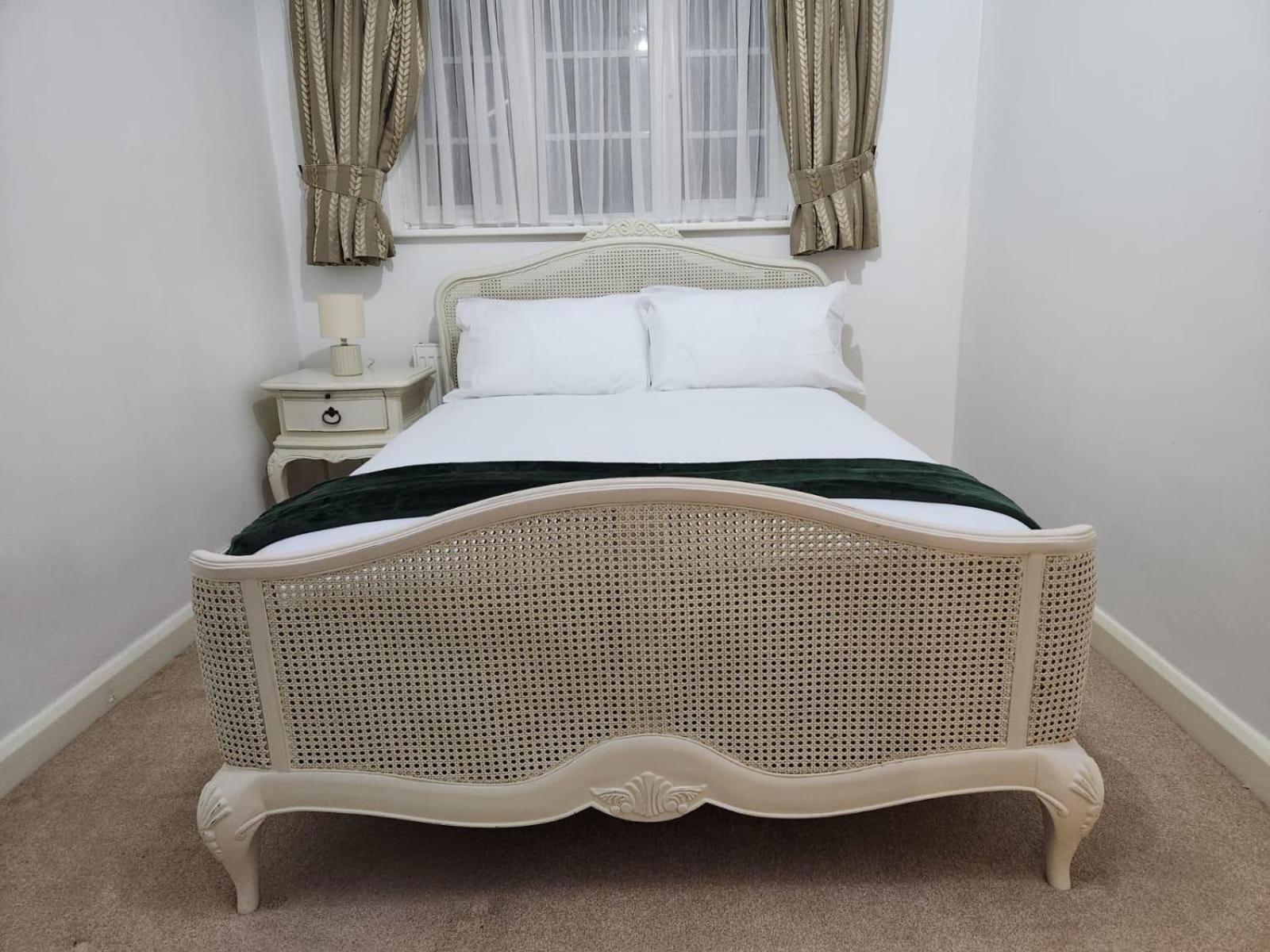 D Elmdon Homestay Shared 4 Bedrooms Birmingham Dış mekan fotoğraf