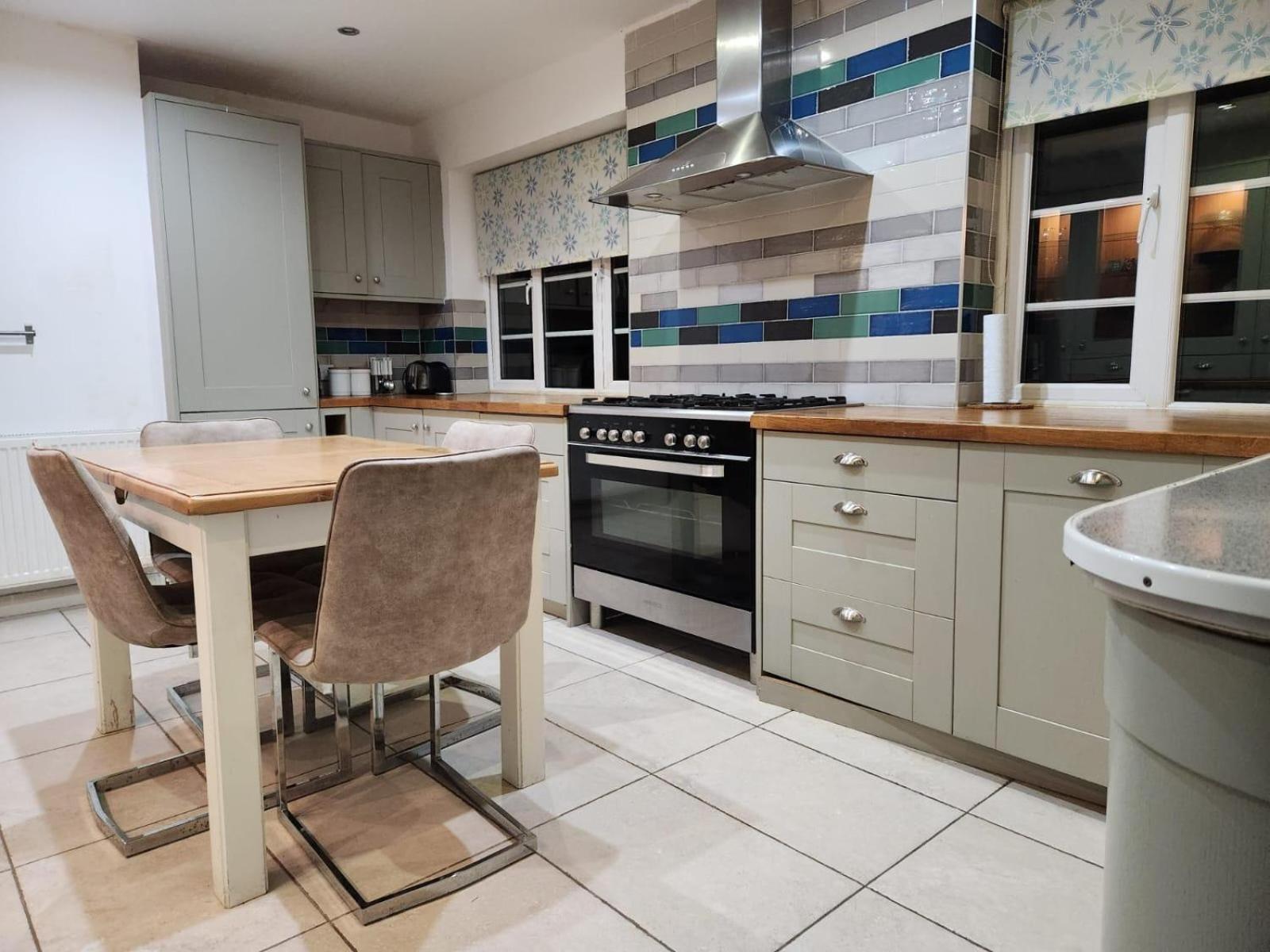 D Elmdon Homestay Shared 4 Bedrooms Birmingham Dış mekan fotoğraf