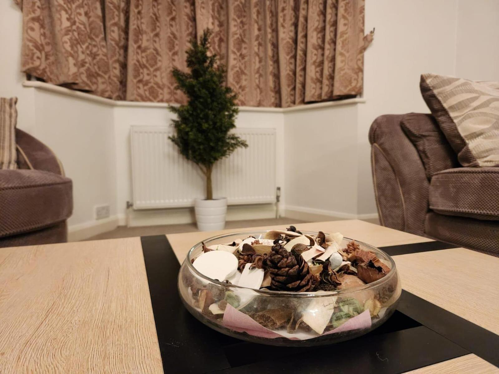 D Elmdon Homestay Shared 4 Bedrooms Birmingham Dış mekan fotoğraf